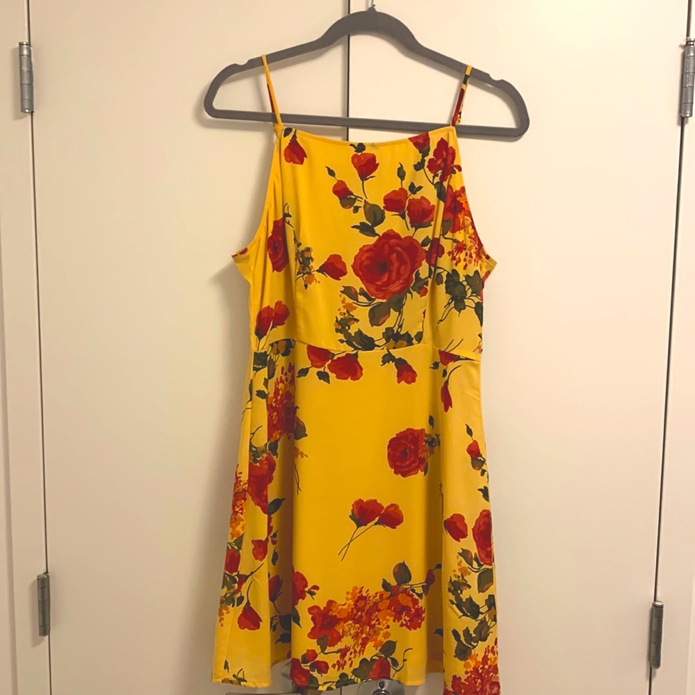 Lulus yellow mini floral dress in Size Large